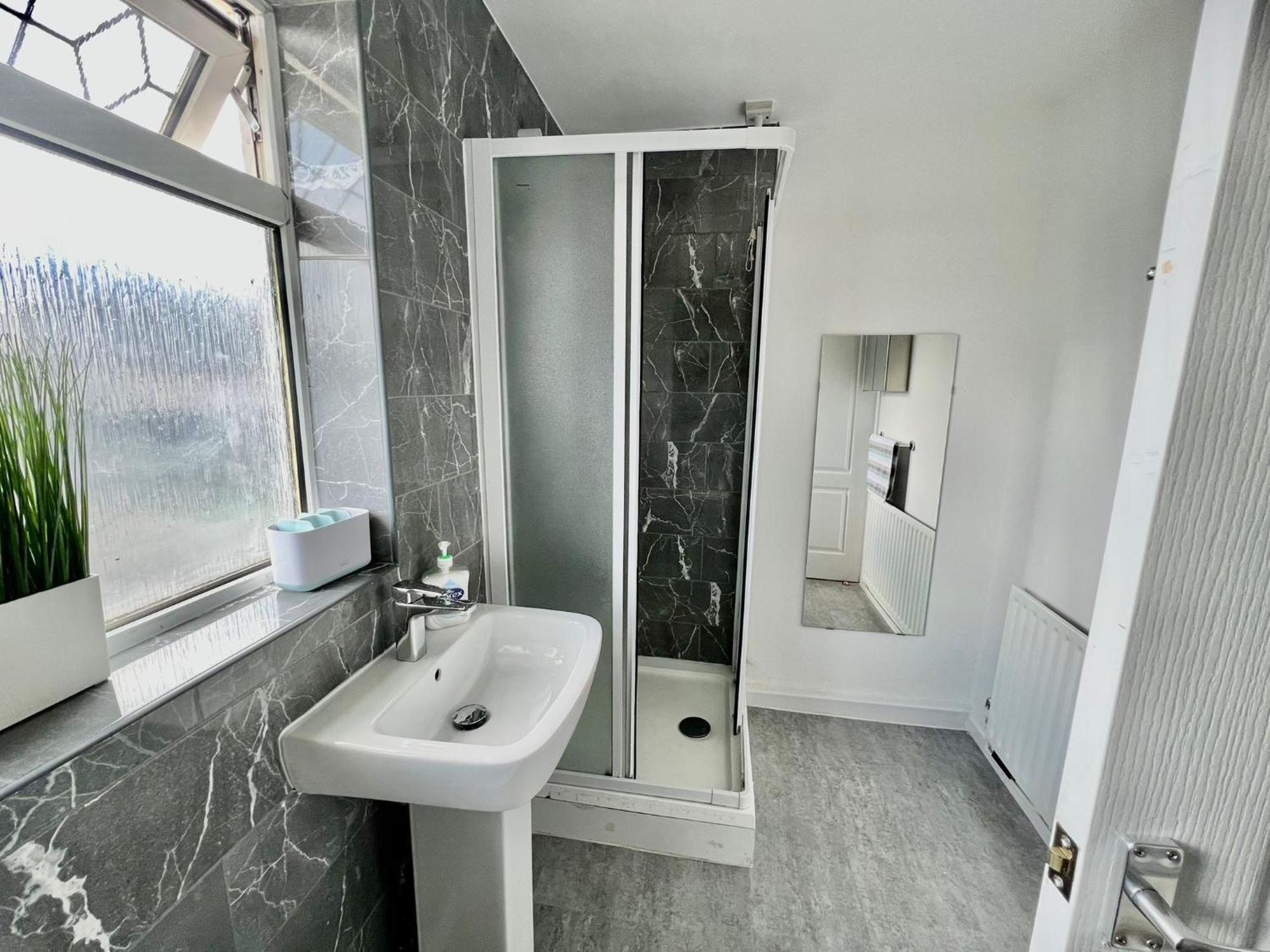 Executive 3 Bedroom Port Talbot Town Centre Margam Sleeps 7 Kültér fotó