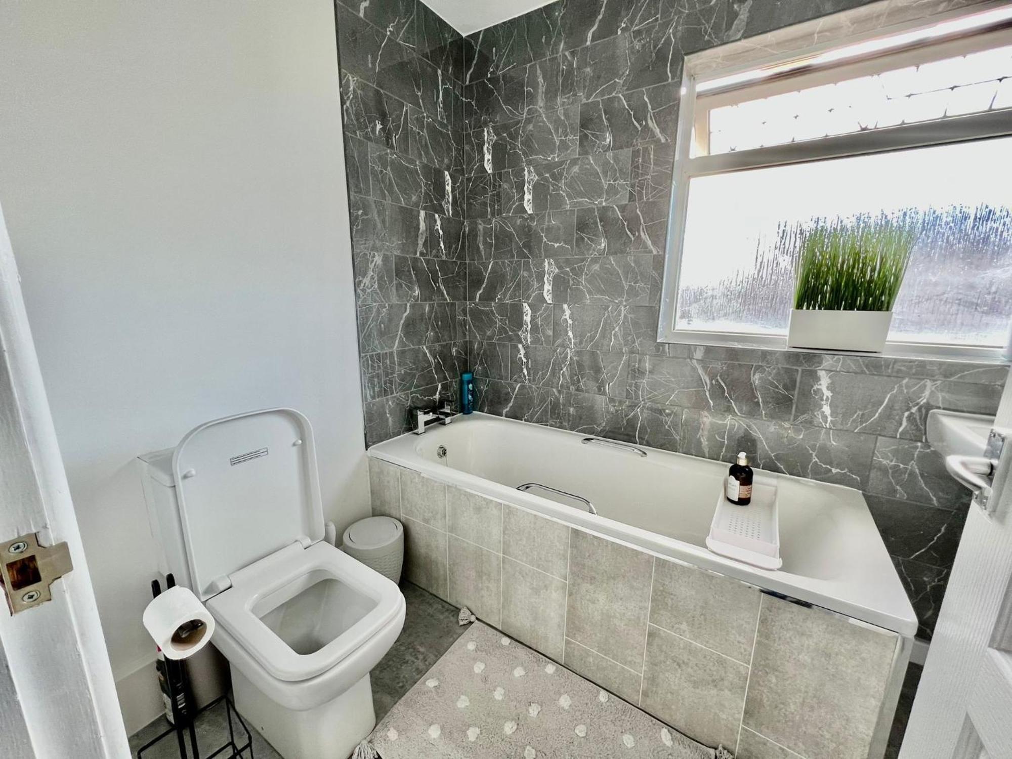 Executive 3 Bedroom Port Talbot Town Centre Margam Sleeps 7 Kültér fotó
