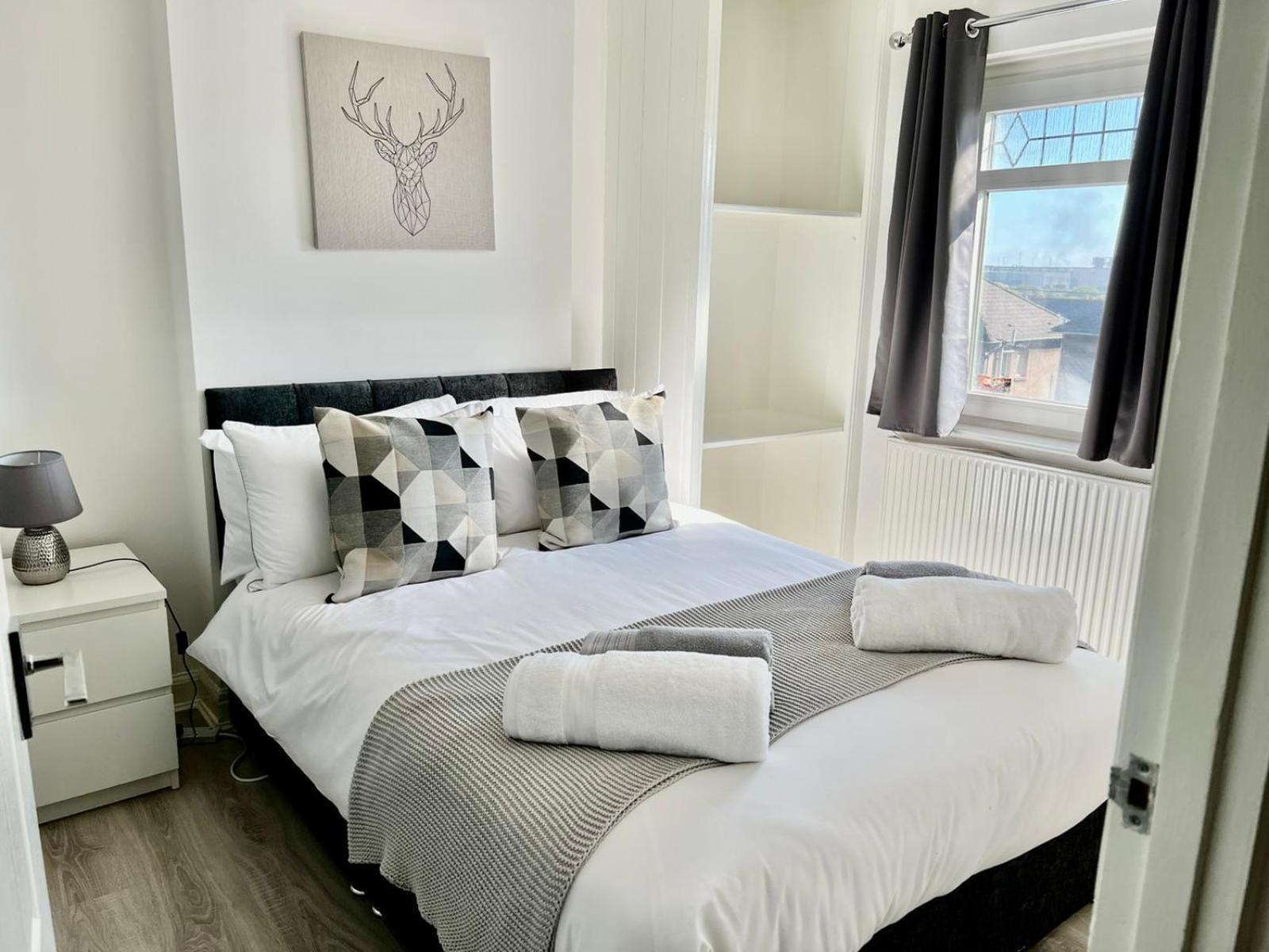 Executive 3 Bedroom Port Talbot Town Centre Margam Sleeps 7 Szoba fotó