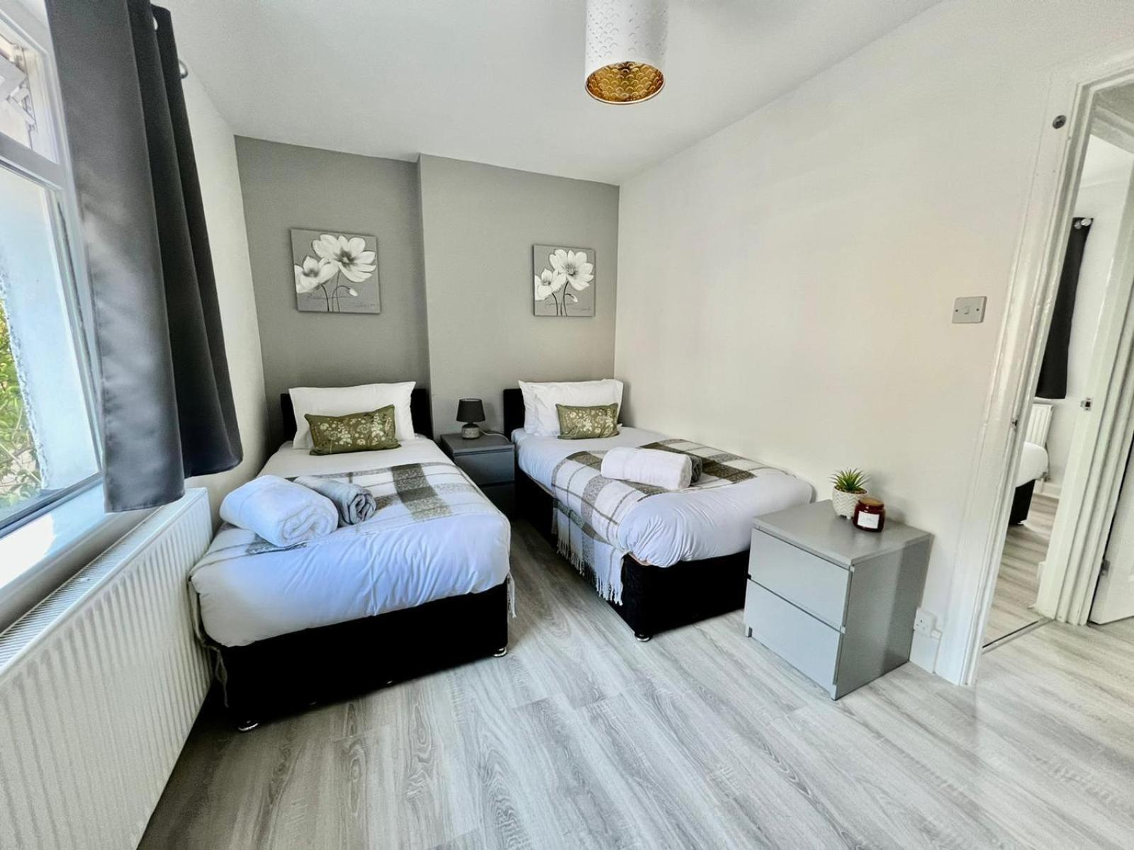 Executive 3 Bedroom Port Talbot Town Centre Margam Sleeps 7 Szoba fotó